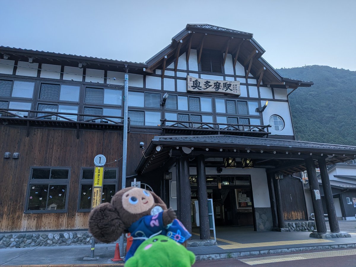 0d30758h's tweet photo. おはようございます。うるちゃんです。サーキュラーちゃんもいます。18きっぷ最終日（三日目）らしいですが、なぜか、こんなところに、こんな時間にいます。 https://t.co/pcScDEuisH