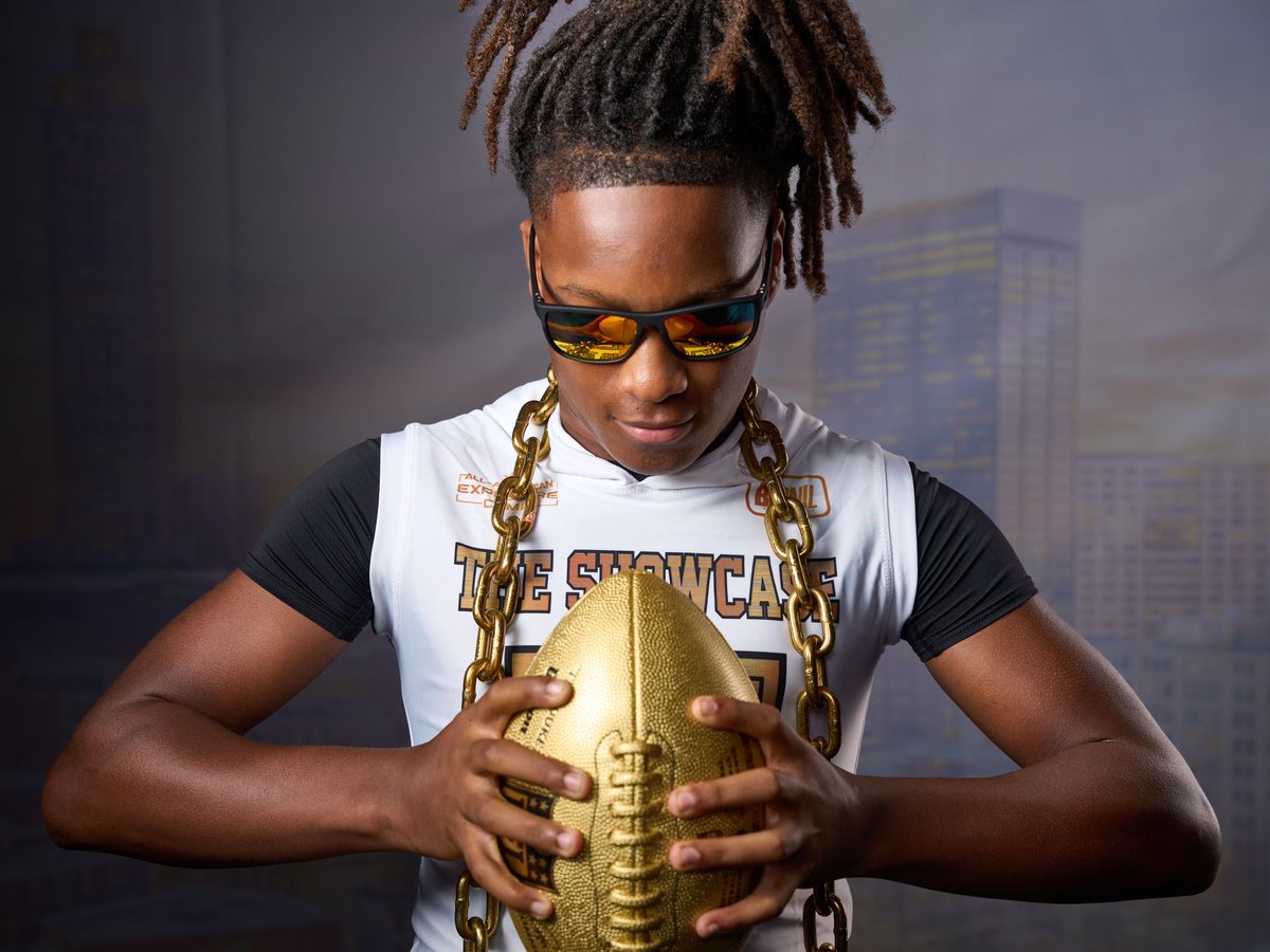 Jaidensportpage's tweet photo. It’s me vs me how can I lose 🔥💪🏽
.
.
.
#AAE #AllAmericanExposure #ClassOf2030 #RunningBack #NextUp https://t.co/hxTeQQhTPG