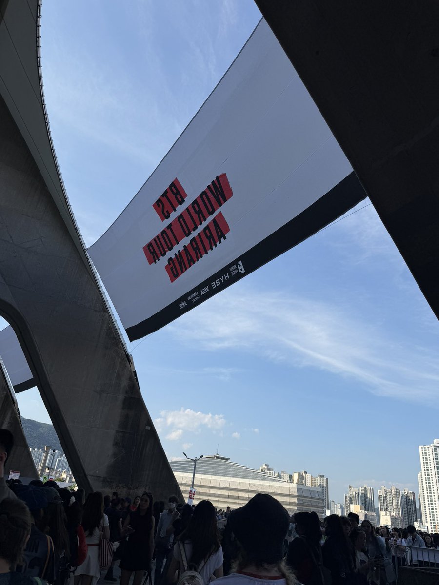 heymenardia's tweet photo. bts in busan 🫶🏻💜✨ #BTS_ARİRANG https://t.co/rxKa988F1A