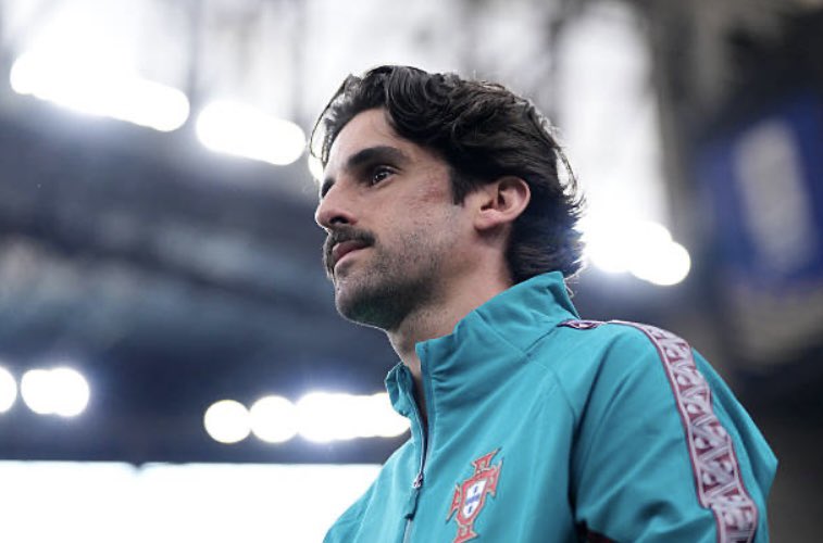 TrincaoWorld's tweet photo. 🚨 وصل النجم البرتغالي فرانسيسكو ترينكاو إلى معسكر الأهلي في البرتغال استعداداً للموسم المقبل 💚🇵🇹
[@Rabanalsafena] https://t.co/cFfy2fZAuL