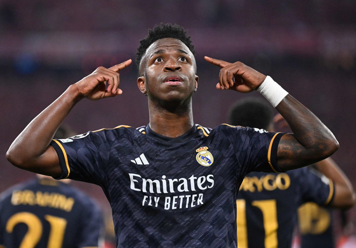 sportful's tweet photo. 🚨 JUST IN: Vinícius Jr contract talks with Real Madrid have stalled.

The Brazilian is reportedly asking for €30M net per year, while Madrid’s current offer stands at €20M annually, leaving a major gap between both sides.