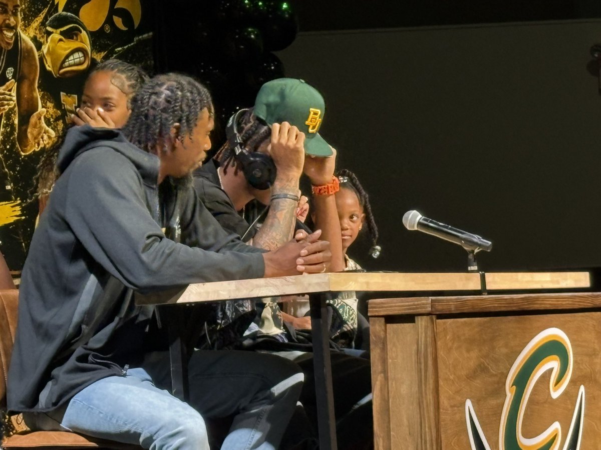 ChrisDemirdjian's tweet photo. Calvary basketball star, Tyrone Jamison, Jr. signs with Baylor (@BaylorMBB) over LSU, and over a half-dozen other schools in a live announcement on CBS Sports. Coverage tonight on @KSLA https://t.co/PQouRsaBGn