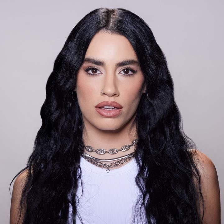 updaterosalia's tweet photo. The Argentine singer Lali once again came to ROSALÍA’s defense upon her arrival in Argentina today, saying the reaction from her country has been exaggerated.

“It seems excessive, considering she already apologized for what happened and that it was nothing more than a simple repost on her TikTok account.”