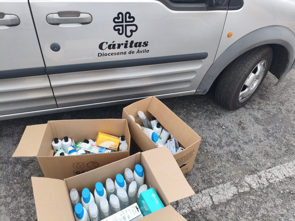 caritasavila's tweet photo. Ante los incendios en nuestra provincia, Cáritas Diocesana de Ávila ya está colaborando: productos de primera necesidad, apoyo a la infancia, comedores y residencia de mayores. Seguimos a disposición de los servicios competentes. Mucho ánimo a todas las personas afectadas. https://t.co/83PlLTcWZ5
