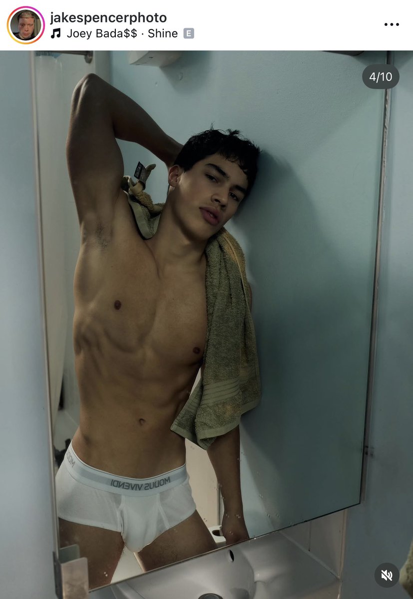 Rdbk7777vu's tweet photo. Maybe someone have some naked photos/videos with this boy. Does he have a OF? https://t.co/5QCd5s0SMr