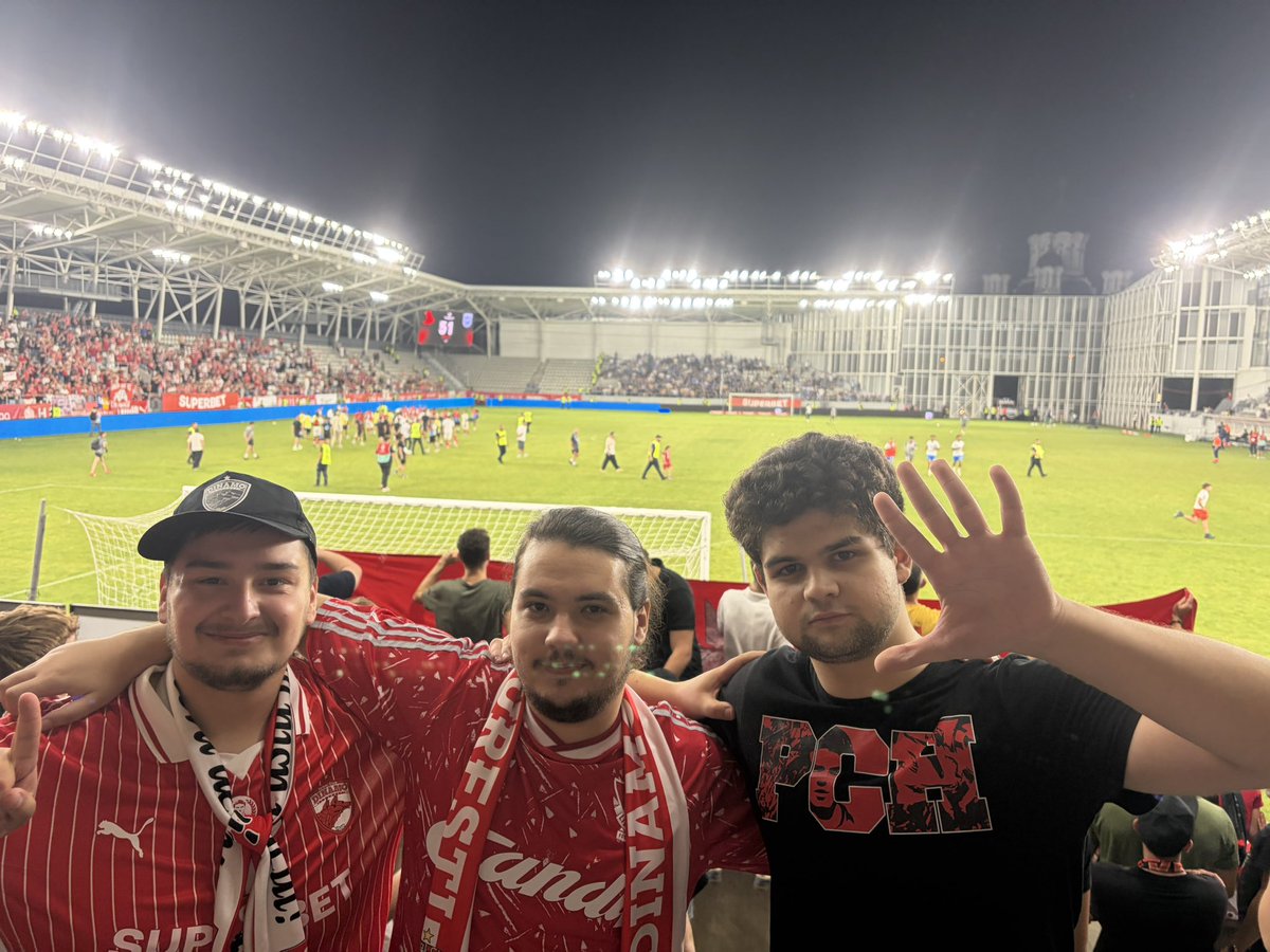 robertiui's tweet photo. 🍻 https://t.co/lcZEUbOuZn