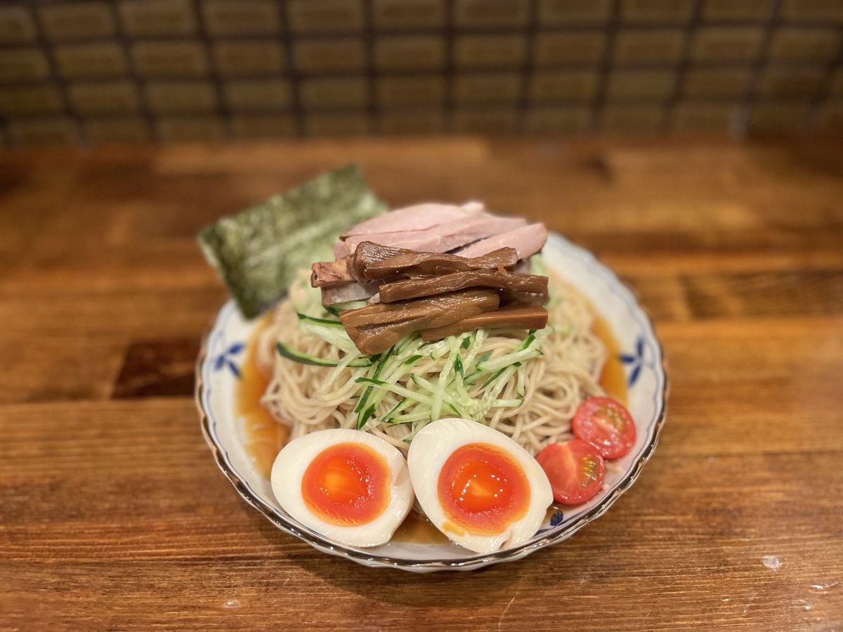natsuyanochuka's tweet photo. 【夏季限定】🎐
▶︎奈つやの冷やし中華
酸っぱくない出汁感を細麺でズバッと
▶︎冷やし中華RED
（食券は赤変更2枚100円分）
自家製辣油と酢でサッパリ旨辛そんなに辛くない
▶︎スパイスYellow 🆕
（食券は黄変更1枚100円分）
出汁とスパイスで痺辛

【ごはん】
とろろ
カレー各種

🎁お土産あります https://t.co/7vA2J6DV5Y