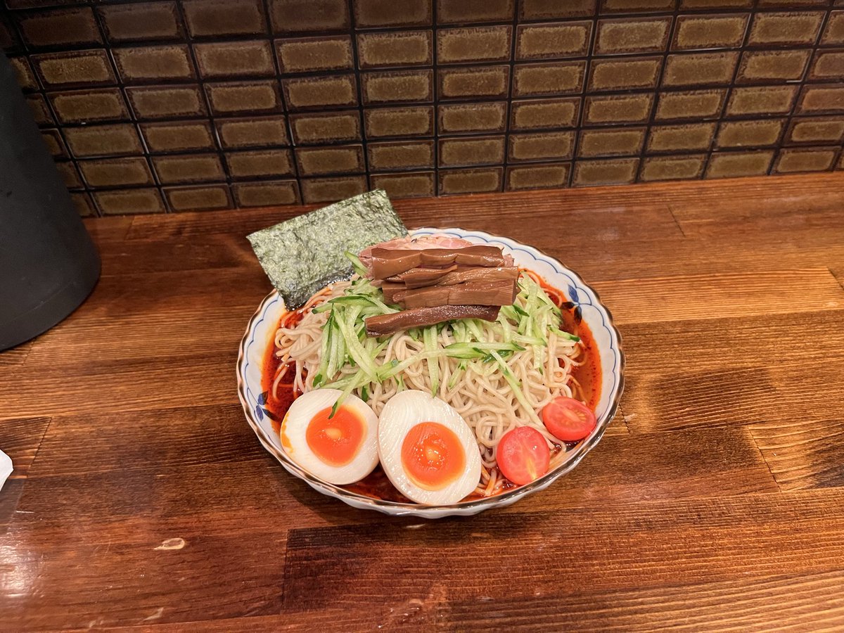 natsuyanochuka's tweet photo. 【夏季限定】🎐
▶︎奈つやの冷やし中華
酸っぱくない出汁感を細麺でズバッと
▶︎冷やし中華RED
（食券は赤変更2枚100円分）
自家製辣油と酢でサッパリ旨辛そんなに辛くない
▶︎スパイスYellow 🆕
（食券は黄変更1枚100円分）
出汁とスパイスで痺辛

【ごはん】
とろろ
カレー各種

🎁お土産あります https://t.co/7vA2J6DV5Y