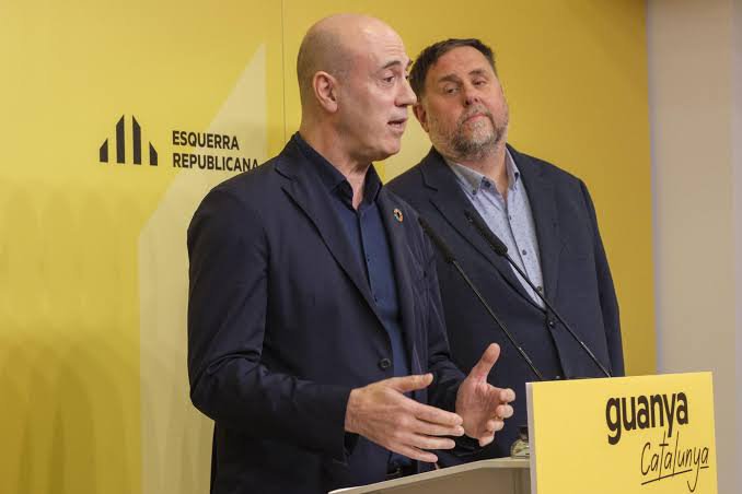 4nazzo4's tweet photo. @mol_polina Mira, Pol, ja que vols transparència pots començar explicant-nos que ets fill d'en Tomàs Molina, qui va ser eurodiputat per ERC. Així s'entén perquè ataques AC mentre calles davant el robatori de diners públics de la DGAIA, oi? Voilà. #PSOEsquerra #botiflERCs https://t.co/52z9WILFQk