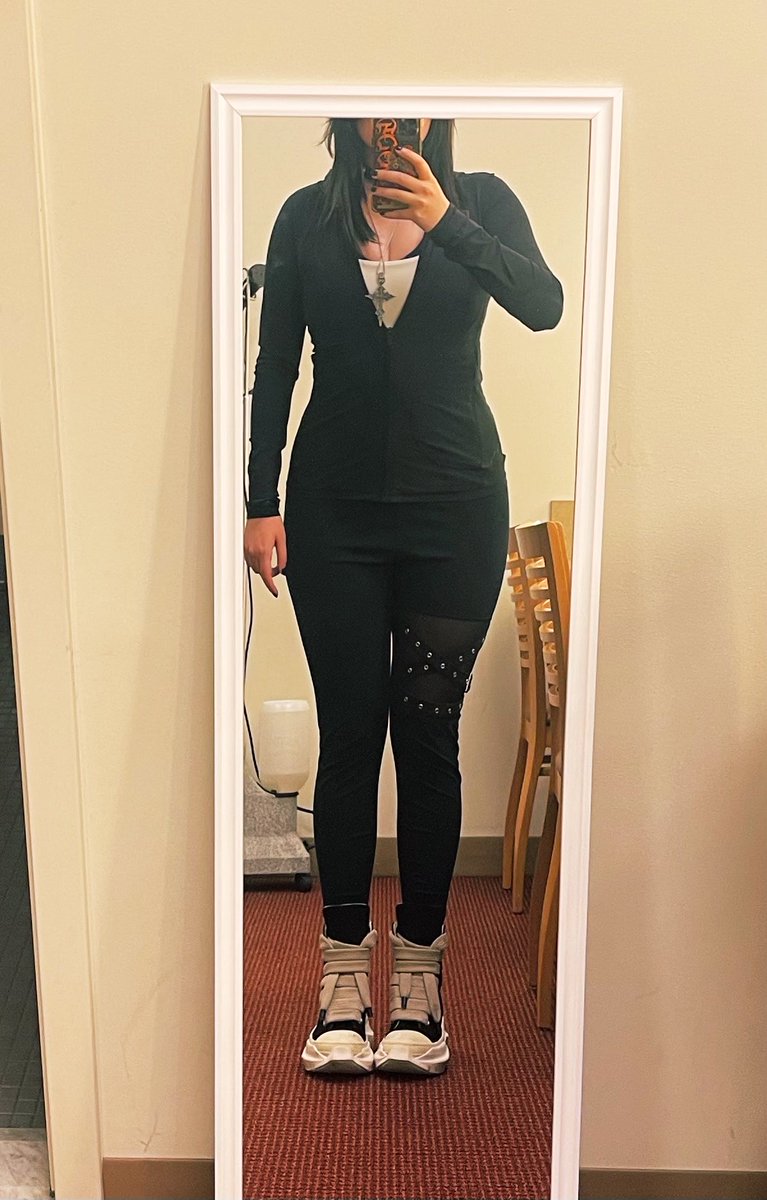 DEMONDICEKaren's tweet photo. under fit from yesterday. jacket looks like this. I’ll get a better picture of it but it’s probably my favorite one in a while ⚫️⚪️ https://t.co/hkHpOKHZtD