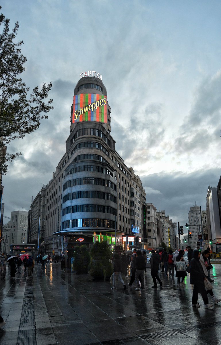 ManuelRevilla57's tweet photo. #GranVia #Madrid Abril 2025 https://t.co/kNO7dmC6ff