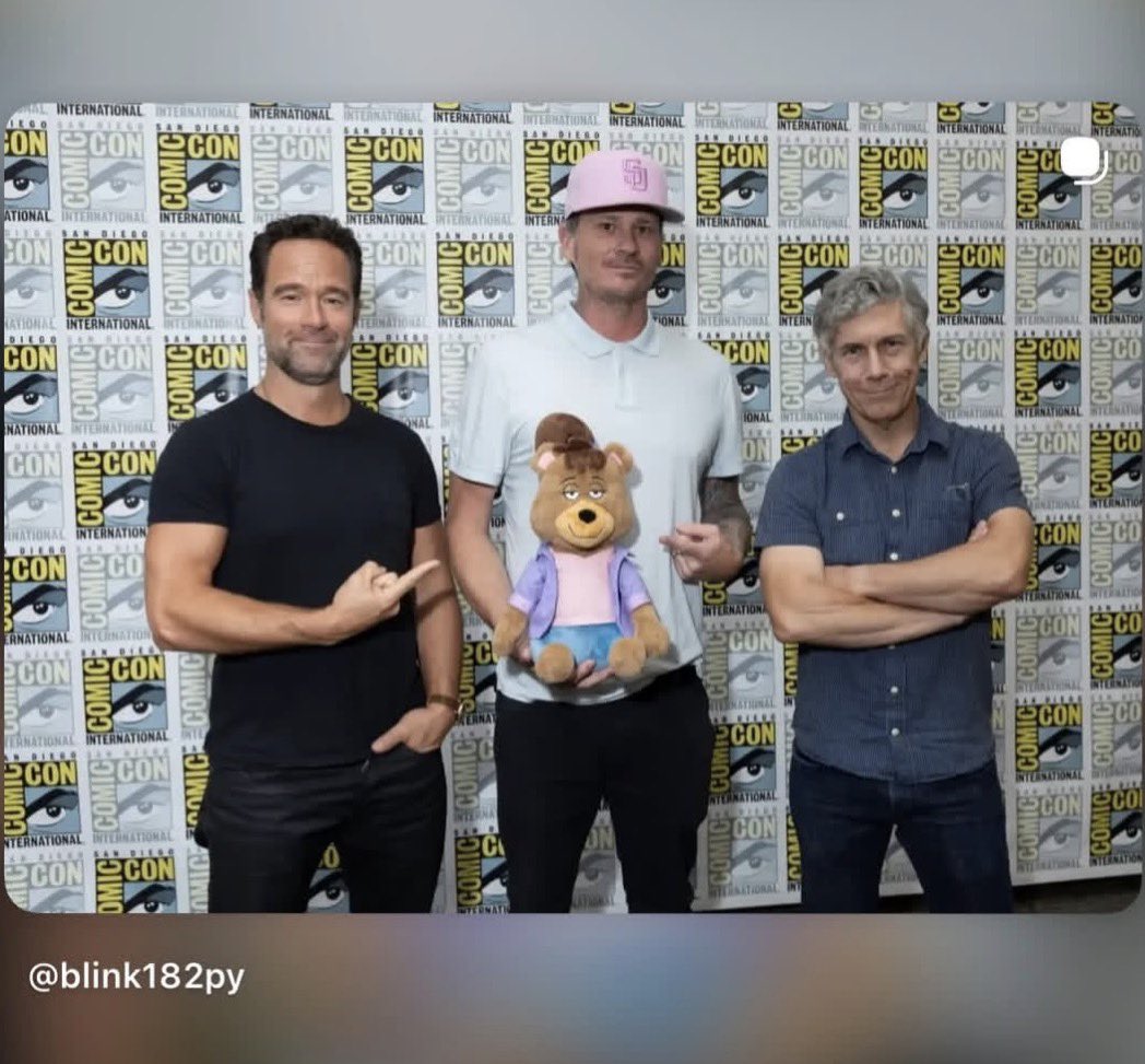 brownlito1's tweet photo. I did not expect this show to get merchandise or its own latte. Iβm impressed. In your face, Mating Season! #breakingbear https://t.co/a4NNt5AmX1