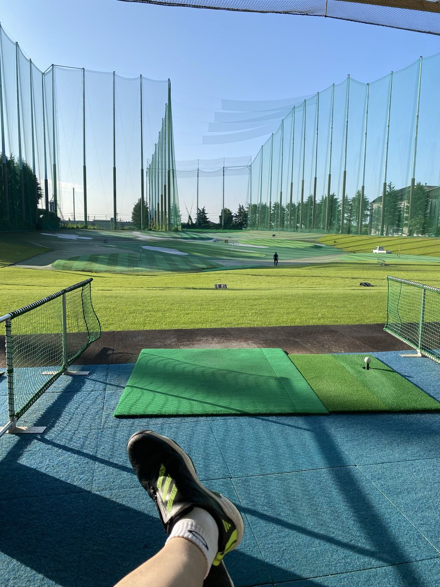 kou4959's tweet photo. おはようございます☀️
あされん🏌️‍♀️
やっぱりドライバーを安定させねば😅
ドラ特訓です🔥

昨夜は軽めのうな弁
うなぎ少なかったけど美味かった😋
今夜はガッツリうな重食べる予定
パワーつけて暑い夏を乗りきろう💪 https://t.co/a8Mjs7eC2P