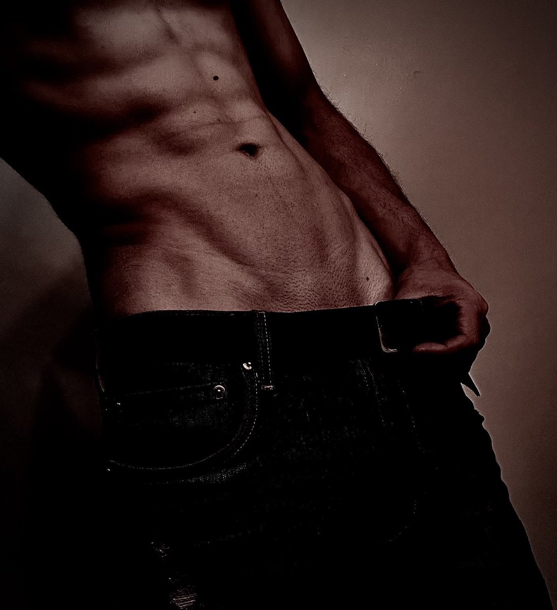 NxLxv3M's tweet photo. Take my belt off for me😅😩 https://t.co/ondOuG9H1f