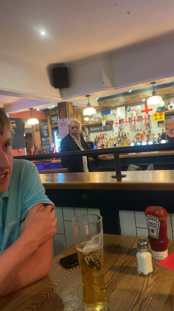 DanGard17's tweet photo. This bloke on my pub quiz team next week. https://t.co/jwfnzH4MoP