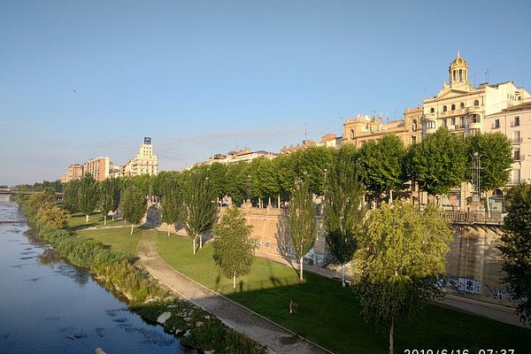 delestoile's tweet photo. 🇪🇸 W Katalonii policja zatrzymała 18-letniego Marokańczyka podejrzanego o zabójstwo 75-łatki. Dolores Agusti wyszła na spacer z psem, jednak zwierzę wróciło do domu, a ją odnaleziono w szczerym polu z gardłem poderżniętym rozbitą butelką. Marokańczyk to zwolniony kilka dni wcześniej robotnik sezonowy.