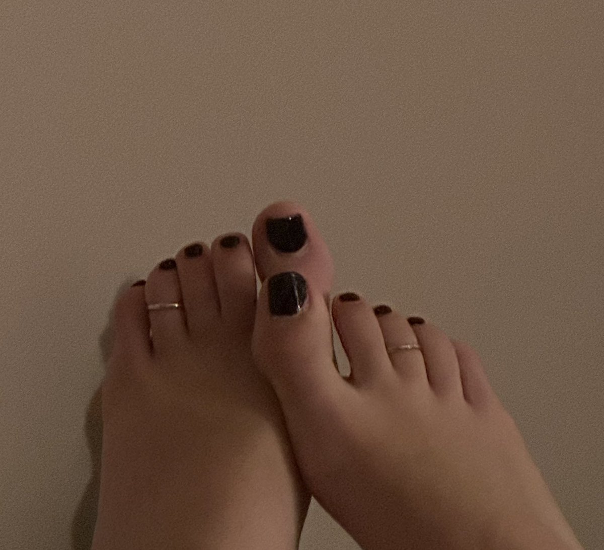 beebabyae's tweet photo. whos buying??? #feet https://t.co/QFaPN7jPAb
