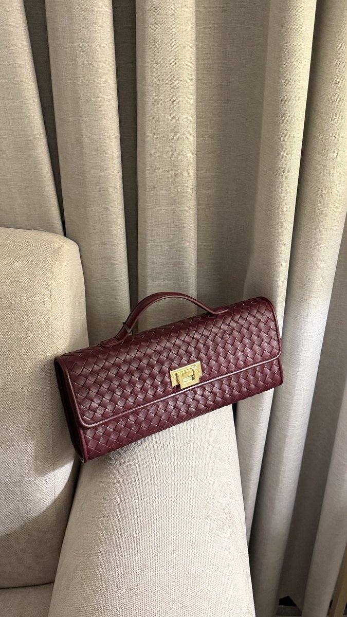 F_Brand0's tweet photo. BOTTEGA GIOTTI 

3150 sr 

قطعتين فقط باقي من العنابي تسليم فوري بعد الخصم 🤎🤎 https://t.co/l4VBlvU8PM