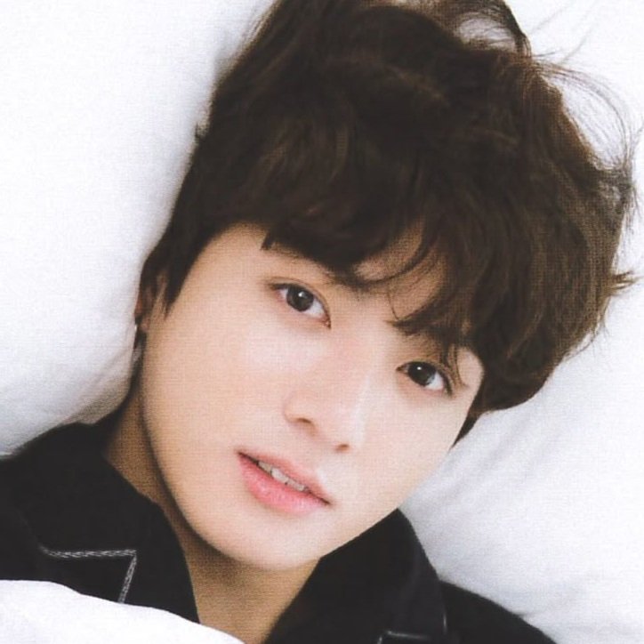 thvvmnijk's tweet photo. #taekookau onde Jungkook é um ômega de unhas feitas e roupas curtas, e Taehyung é o alfa mais cobiçado da faculdade. Eles ficam, provocam um ao outro na frente de todo mundo, mas juram que não é nada sério. Até que uma briga por ciúmes transforma tudo em algo maior. https://t.co/VyWoP6gUBR