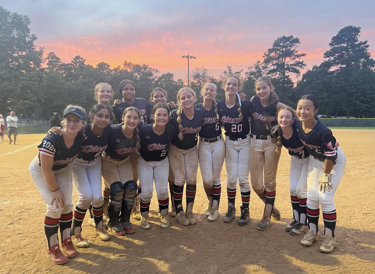 EllaRobles21's tweet photo. Thank you @16GloryNational for a fantastic 2 years. I had a great time meeting new people, teammates and coaches that made me better and memories that i’ll never forget. I’m excited for that journey to continue in fall with @SuzyWillemssen. 
@kelly_bronowicz @SBronowicz14 @thecolinchrist @VAGloryFP @Matt_Tom1