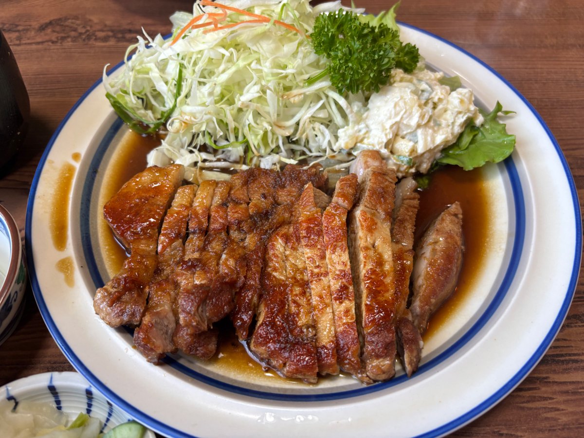 75197519A's tweet photo. 小川食堂@銚子市
ﾛｰｽ焼肉定食
上天ぷら盛り定食
昨日、ｲｵﾝﾓｰﾙ銚子まで来たので近くのこちらへ訪店🚙
焼肉ﾛｰｽが最高に😍
#うまーみん 🥰💯
肉が厚くとっても柔らかい🥩
ﾎﾟﾃｻﾗも良き👍
天ぷらもｻｸｻｸで美味しかったそうです😆
ご馳走さまでした🙏 https://t.co/yTc2IHZskE