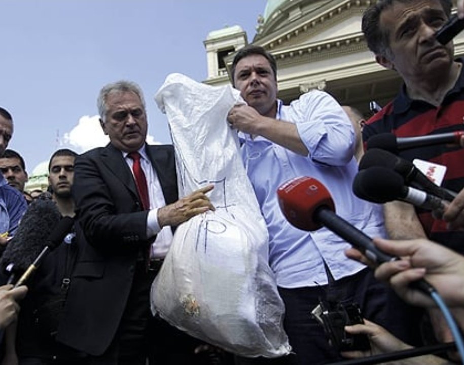 MarkoES8's tweet photo. @NaStraniNaroda I oni su imali kontrolore pa su se zalili na kradju izbora i pozvali narod na ulice. https://t.co/KrbpL7U7xo