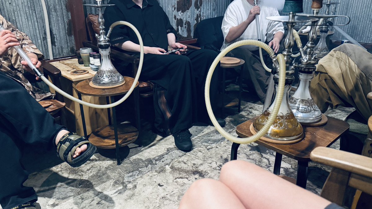 yu_Hookah's tweet photo. 深夜のシーシャ会お呼ばれしました！

ハリさんありがとうございます✨️

濃いメンツと ゆるっとコアなお話できて
すごく学びありました🫧
ひさしぶりに会えたひとたちもいて幸♡

みなさまありがとうございました！ https://t.co/TmNiRLY4CE