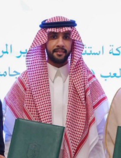 ByanNassr's tweet photo. 🚨🚨🚨🚨🚨🚨 - كارثة ما يحدث :

🟡 منذ ثلاثة مواسم، وجمهور النصر يطالب برحيل الرباعي: محمد السكيت، رائد إسماعيل، هييرو، وغويدو.

⚠️ ورغم ذلك، أصر صندوق الاستثمارات العامة على استمرارهم طوال هذه الفترة، وكانت النتيجة تضخم ديون النادي إلى نحو 800 مليون ريال.

❌ واليوم يُمنع النصر من تسجيل تعاقداته. فما ذنب سيميدو وسيماو، اللذين يعملان بكفاءة، في تحمل تبعات الأخطاء الإدارية السابقة؟