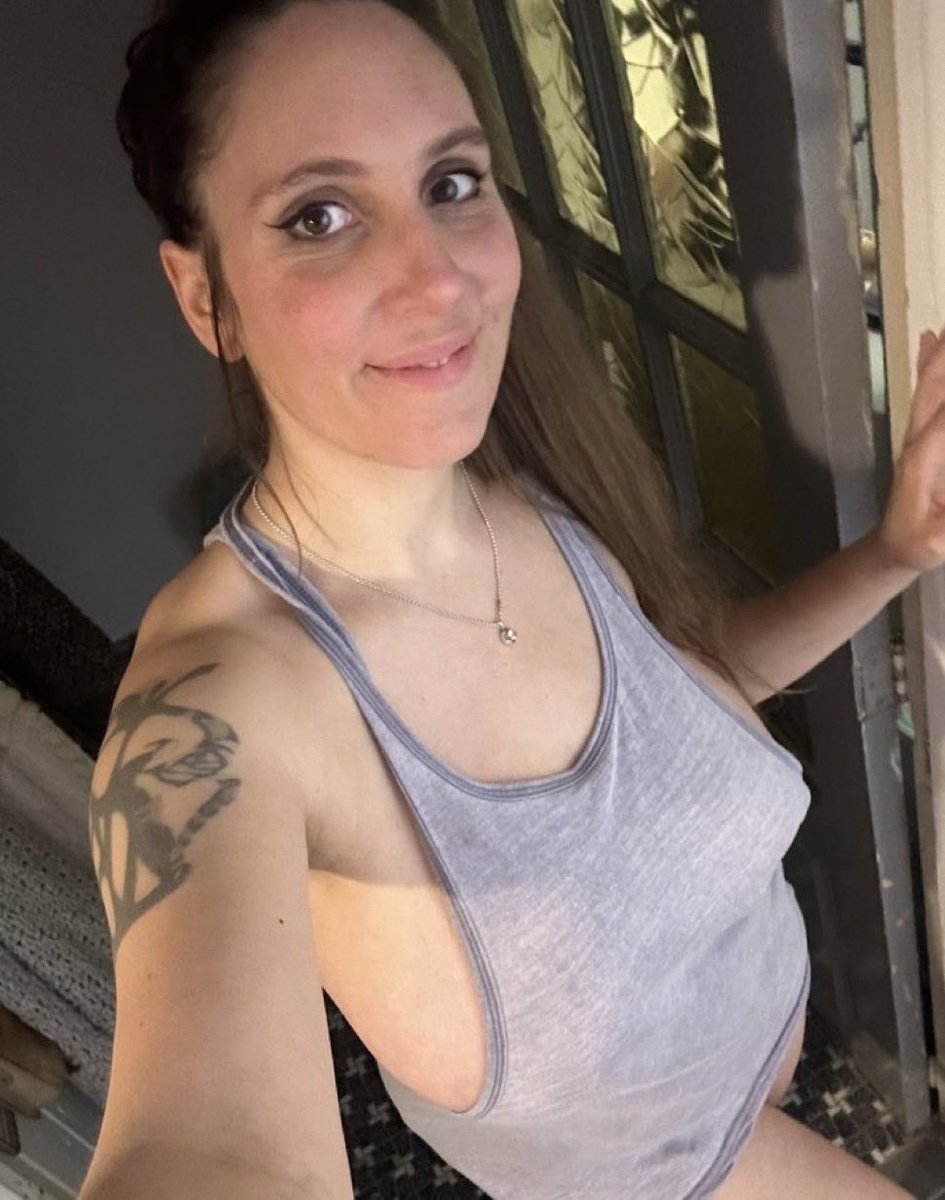 youralice_01's tweet photo. You won't say hi because 
I'm old enough 😭🥲 https://t.co/Cc2z0ChzT4