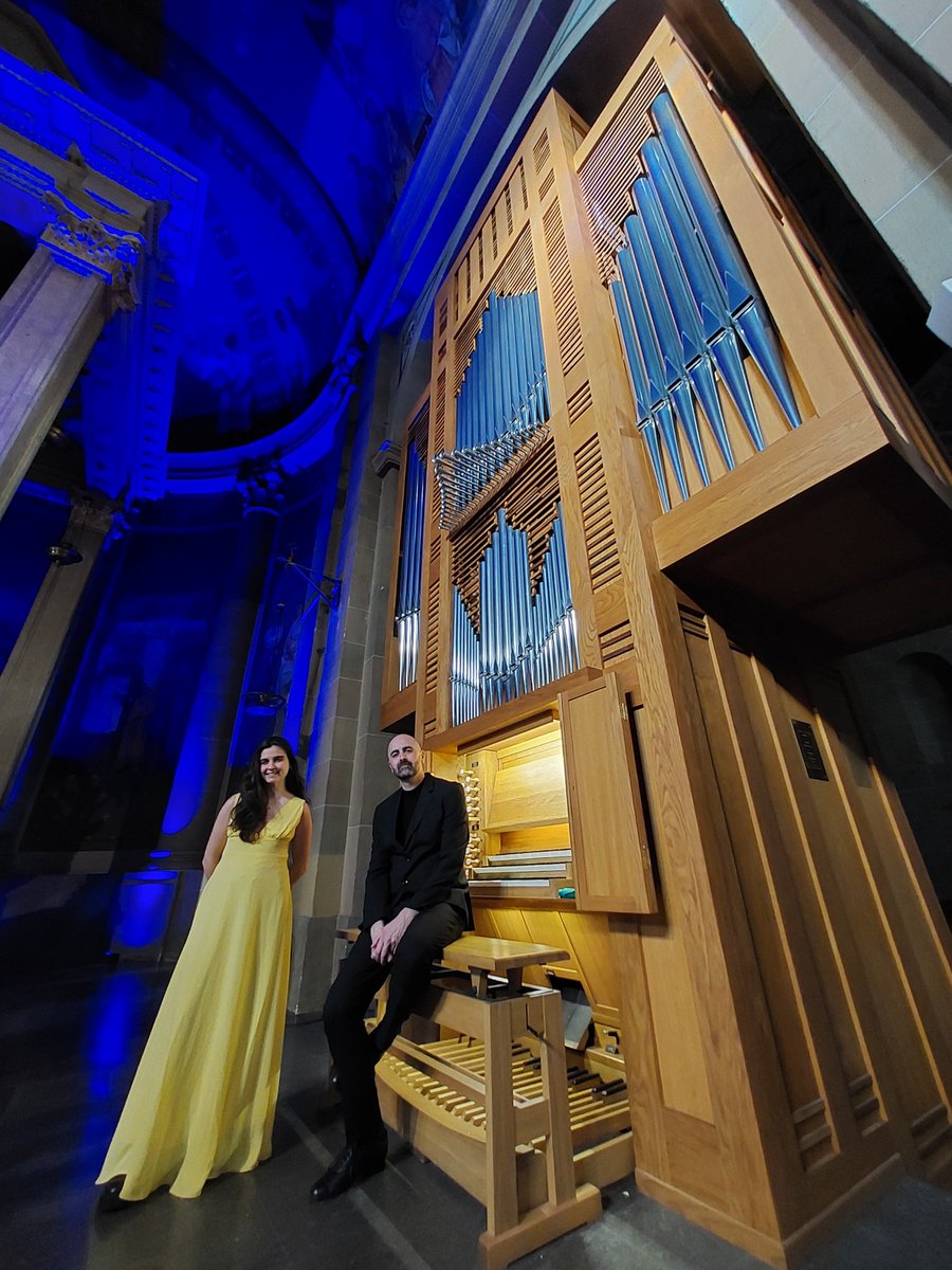 angelsoteras's tweet photo. #Capellades. Festival Internacional d'#Orgue.
Daniel Oyarzabal, a l'orgue, i Miriam Hontana, al #violí, ens van oferir el concert inaugural. El 9 d'agost, Loreto Aramendi ens porta el concert d'#estiu. https://t.co/XDSbPv1ff4