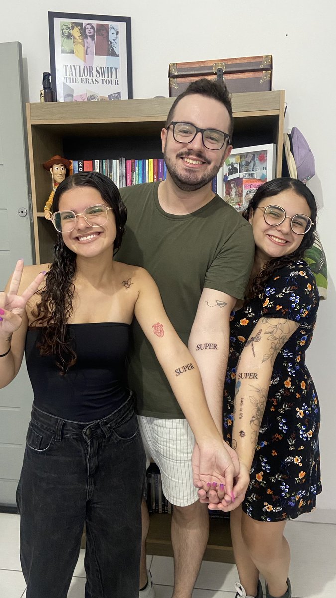 MateusBorge's tweet photo. Era só um ingresso pra fazer meu domingo feliz! 

Quem tiver pra doar audição do memórias póstumas

Sou fã do jão desde 2016 e ano passado fiz uma tatuagem com as minhas primas porque pela primeira vez pude leva-las num show, e foi a superturne. Foi o primeiro show delas! https://t.co/fqW9r9nEpY