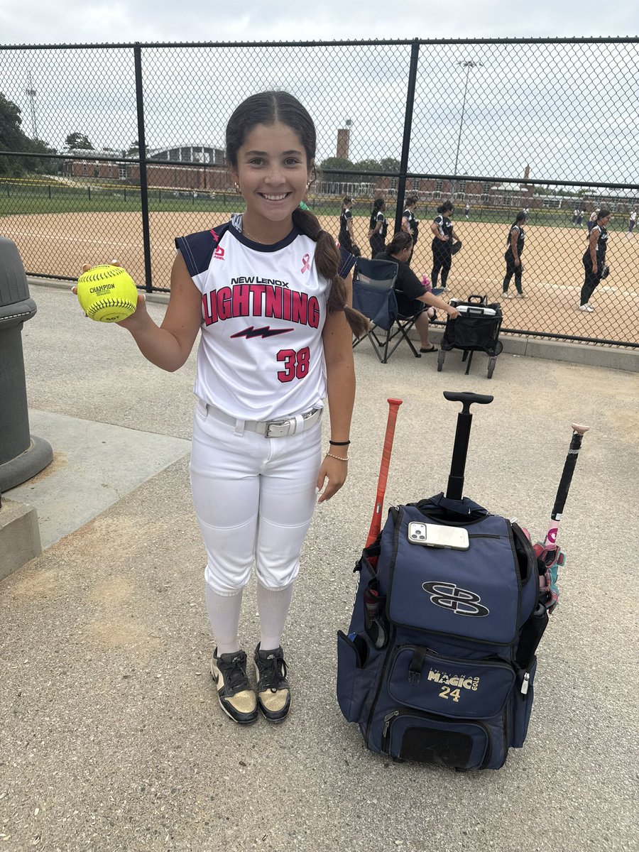 leylamartinez24's tweet photo. I hit my first home run today! 💣🥎

I had the opportunity to sub and play up in a 14U tournament this weekend, and I sent one over the center field fence! I’m so grateful for all of my coaches who continue to push me, believe in me, and help me improve every day. @jimdonovan45 @coach_ruechel @bville_BSF @angg_zedakk_9 

The work doesn’t stop! 

Also thank you to @maia_pietrzak for coming out to watch me! 

@DesimoneNicky @SantiagoJolee 
@LineDsoftball @D1Softball @los_stuff @ExtraInningSB @IHartFastpitch @SBRRetweets @LegacyLegendsS1 @coastrecruits @msptakeover @maxpreps @ondecksoftball @tagupsoftball @magicgoldsb @prepsoftball @cartermic4 @kaylalombardo11