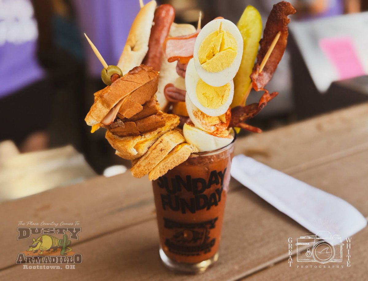 dustyarmadillo's tweet photo. Sunday Funday 12-7pm! Be sure to check your free features on your Bloody Mary's &amp; Mimosa's made fresh for you by Rose &amp; Crumb Bakery !! Festive pretzel bites &amp; festive mini pancakes! Live music with Dustin Kines from 3-5pm! Giveaways with Sarah Kay Radio from 3-5pm! https://t.co/CLOswjhiVv