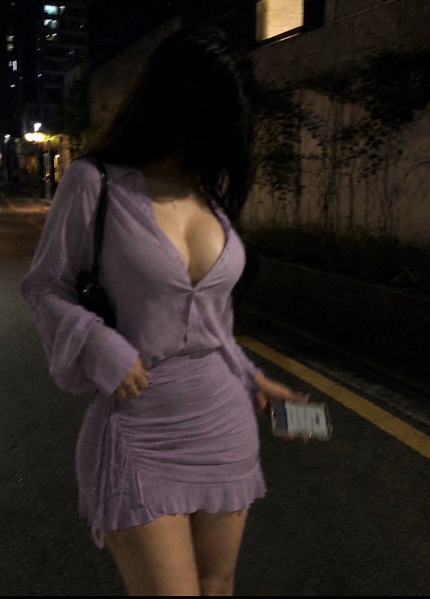 junoniia's tweet photo. @dixiefust ur dumb as fuck for thinking ppl wouldn’t notice u catfishing 🤣🤣🤣 https://t.co/ccNyzHuNwI