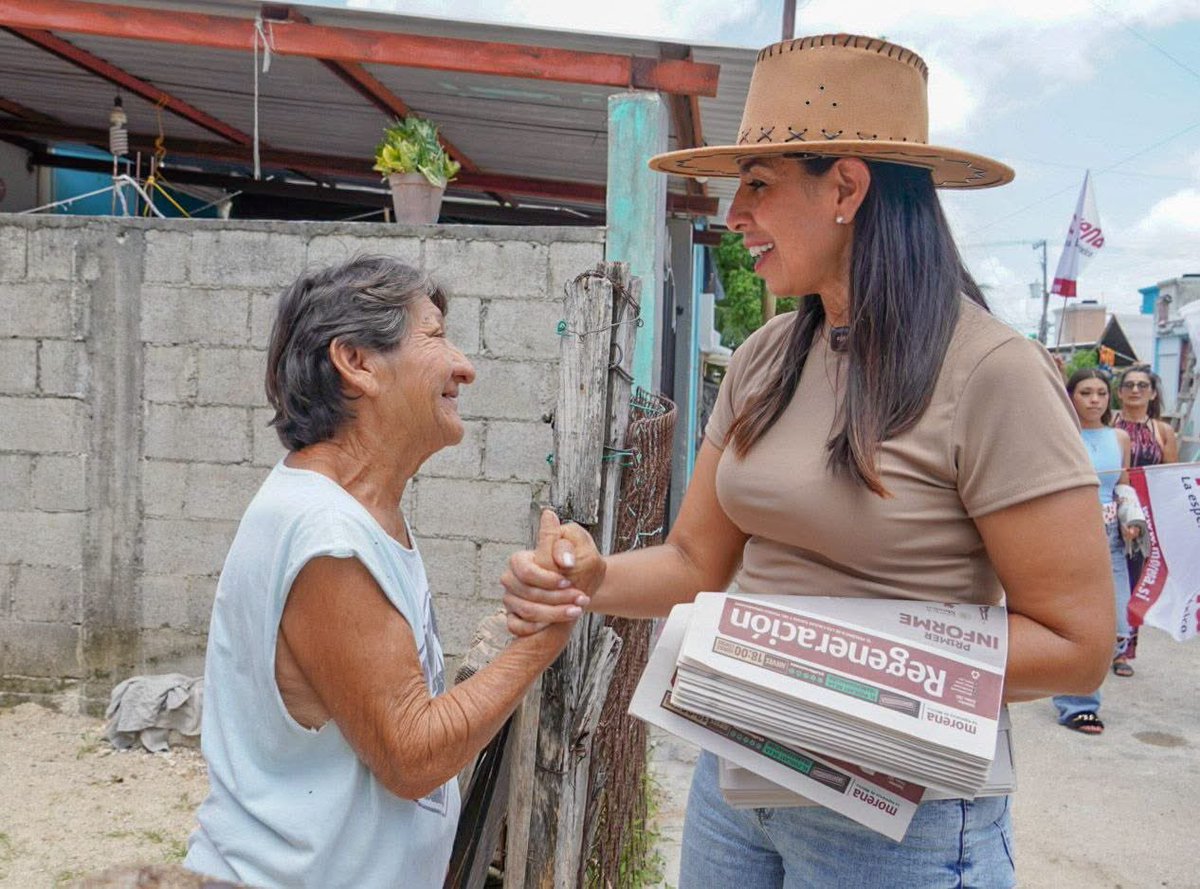 MarybelVillegas's tweet photo. Por nuestra gente de Quintana Roo ¡no vamos a parar!

La experiencia en el servicio público me ha dejado claro que el deber bien cumplido, es reconocido, y eso es lo que estamos recibiendo hoy, saludando a mis queridos chetumaleños.
Esta es la gran oportunidad de llevar la prosperidad compartida a todas y todos. ❤️🙌🏻

@Claudiashein @PartidoMorenaMx @CitlaHM @Carlos_UlloaP @SergioSalomonC 
-Proceso para la selección de la Coordinación de la Defensa de la Transformación y Soberanía Nacional.
#AsambleasInformativas #Morena ✅