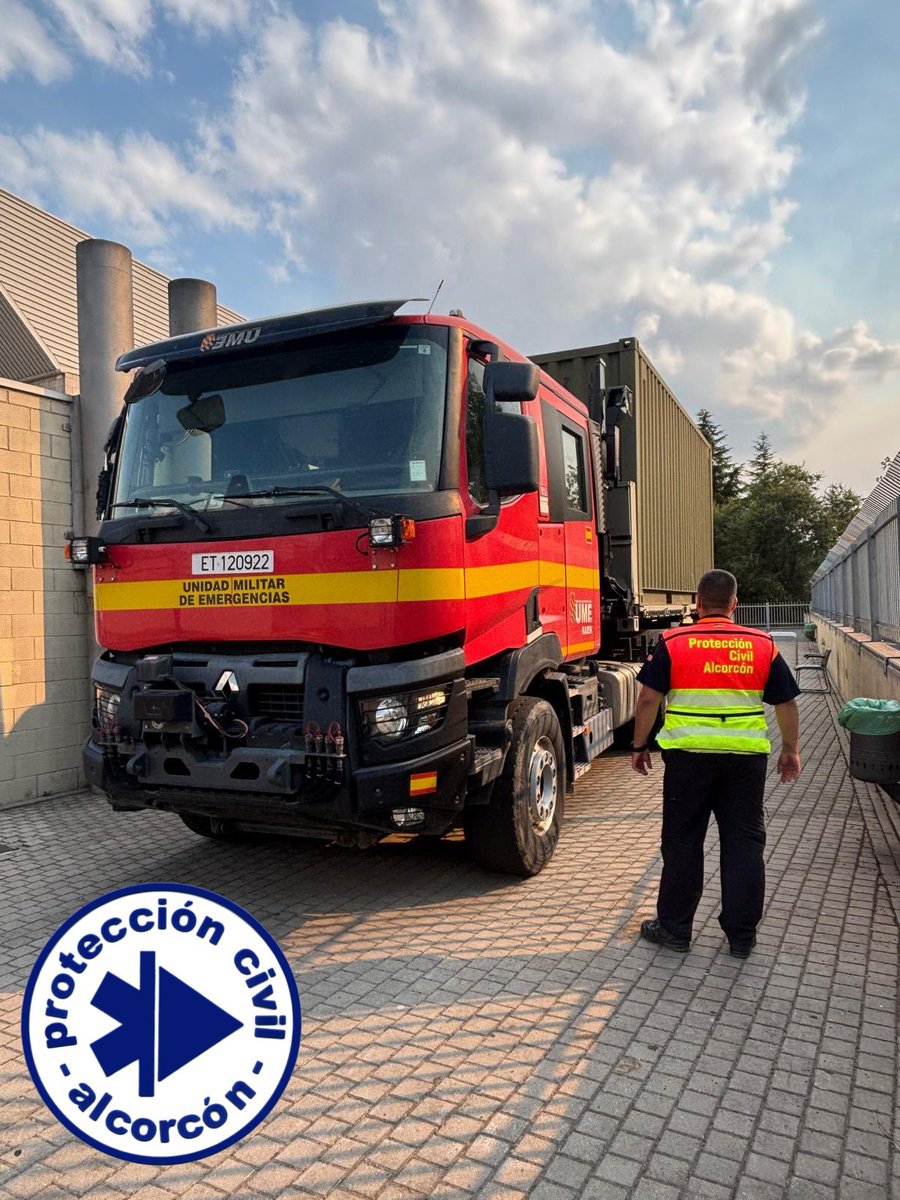 PCivil_Alcorcon's tweet photo. #IFSierraOeste
Es un verdadero honor, querida @UMEgob, acogeros en #Alcorcón para que descanséis entre turnos.
Sed bienvenidos y nos tenéis a vuestra disposición para lo que necesitéis.
#ParaServir 
#ProtecciónCivil https://t.co/c80nETYMpL