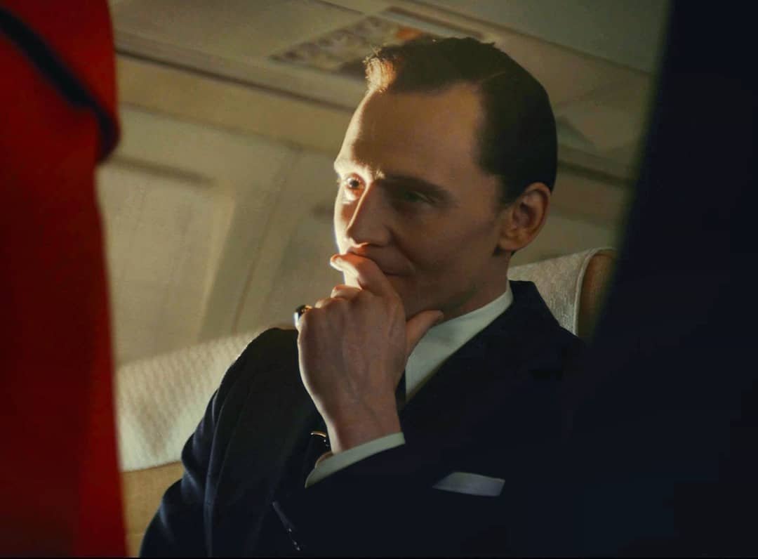 bestoftwh's tweet photo. Tom Hiddleston in “LOKI” s1 as D.B. Cooper. https://t.co/8mA6xY9rdL