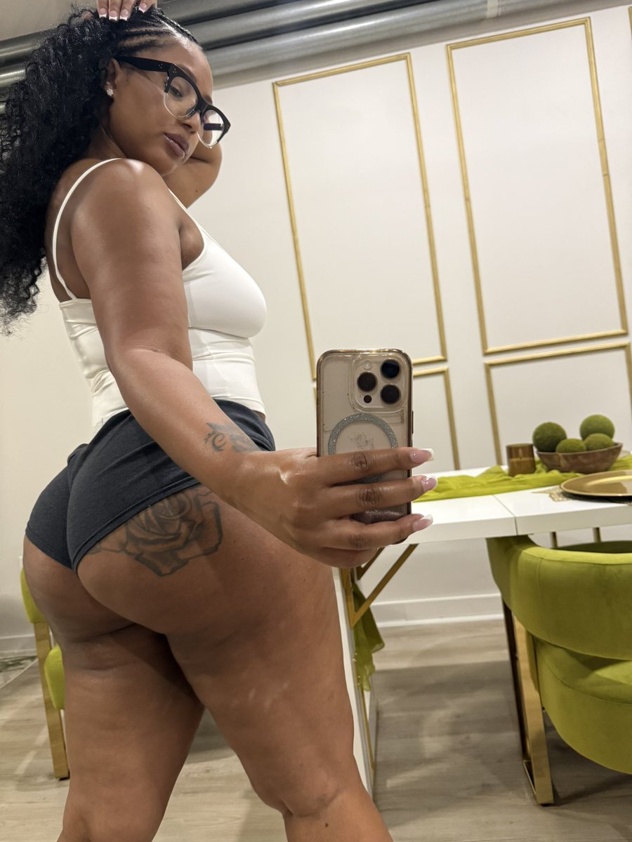 TTLadyLuscious's tweet photo. Heyy guys finally did it go check it out!!! https://t.co/C6Jqj1UJy2 https://t.co/V4s5Vw1b47
