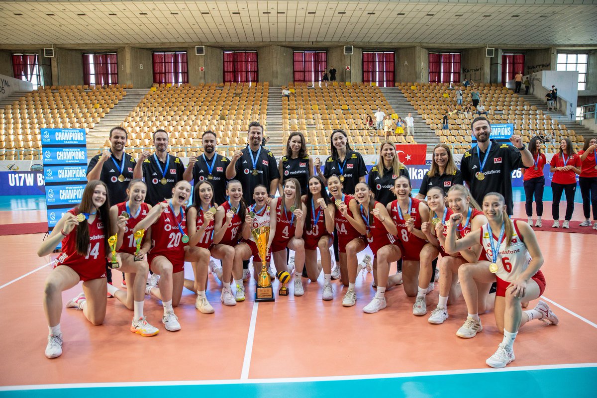 makifustundag's tweet photo. Balkan Şampiyonası’nı namağlup tamamlayarak şampiyonluğa ulaşan U16 ve U17 Kız Milli Takımlarımızı gönülden kutluyorum.

Gösterdikleri üstün performans ve örnek mücadeleyle göğsümüzü kabartan kızlarımı, teknik ekiplerimizi ve emeği geçen herkesi yürekten tebrik ediyor, başarılarının devamını diliyorum.