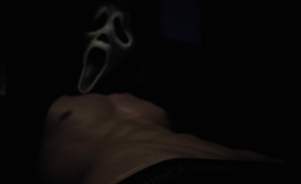 Gh0stedDreams's tweet photo. I can hear your heartbeat from here 🖤 https://t.co/IDTjAtn8fE