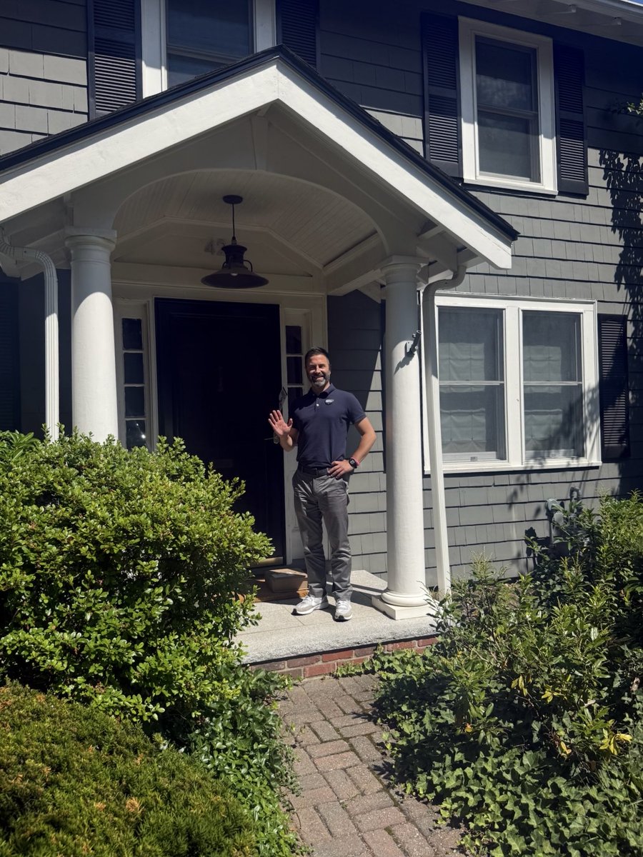 adamdeitch's tweet photo. Nothing beats face-to-face conversations on the porch. Our volunteers (and Adam!) are out across Norfolk County week in and week out talking directly with voters about our positive vision for the future of the DA's Office — and we could use as many hands on deck as we can get!

Sign up now: https://t.co/ZPiYIgiqXe
