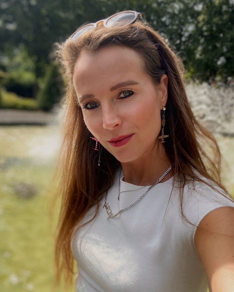 PleiadesSoul's tweet photo. ✨ This Is Me ✨

Name: Jeannette
Age: 48 Earth years
Earth Home: Germany
Height: 1.62 m (5’4”)
Eye Color: Green like nature
Music: Michael Patrick Kelly, Elvis Presley, Depeche Mode 

🌌 Soul Origin: Pleiades
⭐ Home Planet: Electra

Spiritual Gifts:
• Deep empathy
• Premonitions and intuitive knowing
• The ability to see into a person’s soul

🌿 What Fills My Heart on Earth:
Nature, photography, dancing, music, and writing

🐾 The Animals I Love on Earth:
Horses, Huskies, long-haired cats, hamsters, cockatoos, and cockatiels

🏡 My Heart’s Wish for My Home on SHEEN:
A shimmering crystal house perched upon a floating rock, surrounded by cascading waterfalls. Beneath it, a natural crystal clear pool - a place of peace, harmony, and light.

💫 Life Motto:
My heart knows the way home, and my light remembers it.

#PleiadianSoul #SHEEN #StarseedSoul #ThatsMe