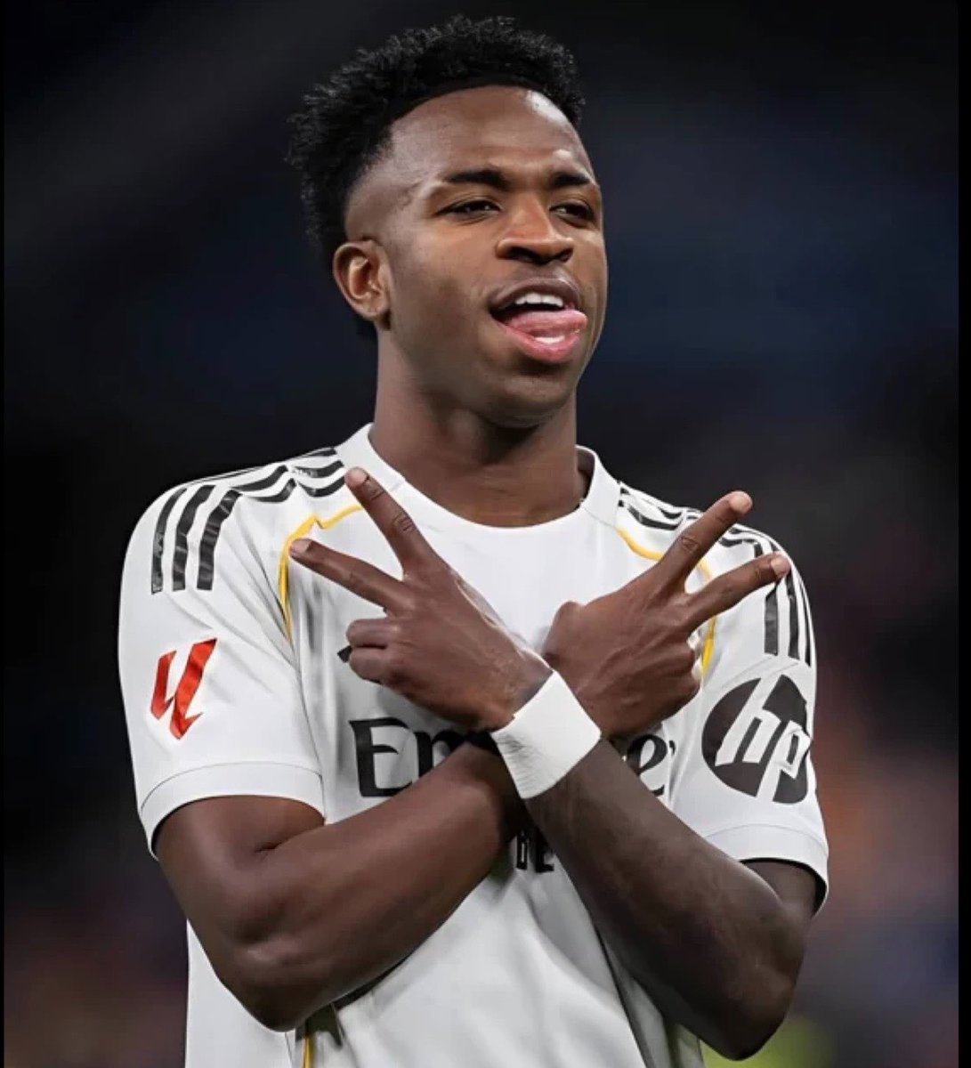 SeydinaOfficial's tweet photo. Il dit aimer le Real Madrid, mais réclame un salaire que le club ne peut pas assumer

J’ai surtout l’impression que Vinicius Jr cherche une porte de sortie tout en faisant porter la responsabilité de son départ à la direction. https://t.co/HKxreU4mq5