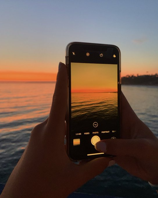 textospace's tweet photo. yo cada vez q veo un atardecer https://t.co/tQTe2c7dRg