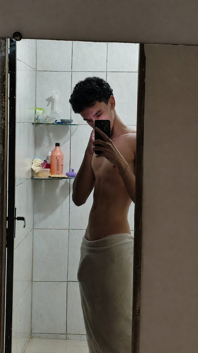 Eduduonly's tweet photo. Nada melhor que um banho quente 🥵 https://t.co/tJUyX6fsTj