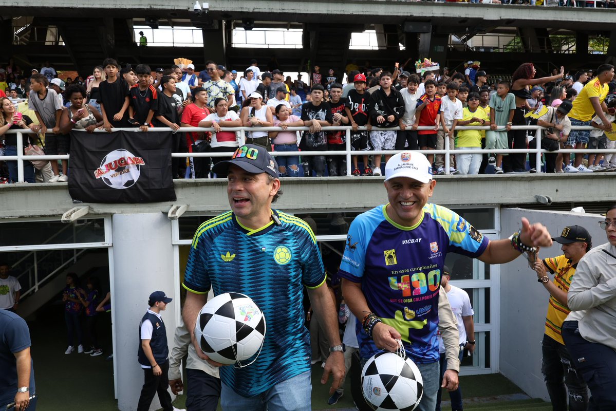 alejoeder's tweet photo. ¡Si vieran cómo está el Pascual Guerrero! La tribuna Occidental está a reventar, el ambiente es espectacular y la emoción se siente desde los camerinos hasta la cancha. En minutos arranca #UnPicaítoPorCali.

Así me gusta ver a nuestra ciudad: unida, reconciliada y disfrutando en paz de cada uno de los espacios que hemos preparado para celebrar los 490 años de nuestra Cali.

El mejor marcador de este partido será el de una ciudad que juega en el mismo equipo. ¡Sigamos viviendo esta gran fiesta con respeto, alegría y mucho orgullo por Cali!