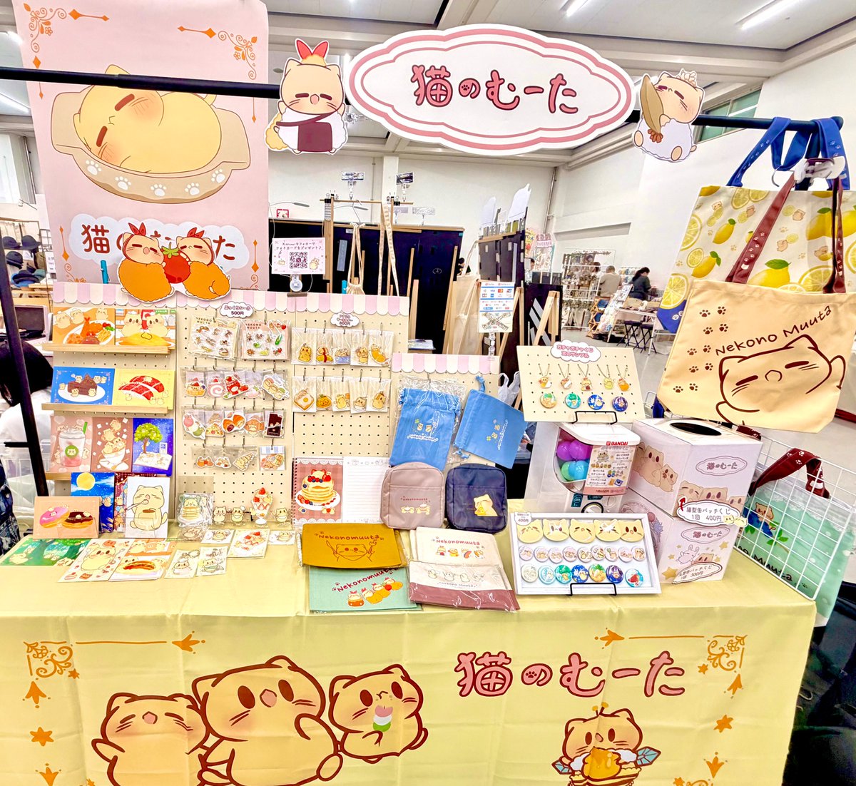 nekonomuta38's tweet photo. 本日も広島ハンドメイドフェスティバルでお待ちしております✨
今日はカプセルくじのアクキーが昨日と変わります✨
場所:広島産業会館　東展示館
時間:10:00〜16:30
ブース番号: i19  猫のむーた https://t.co/9RipZ5AKZ2