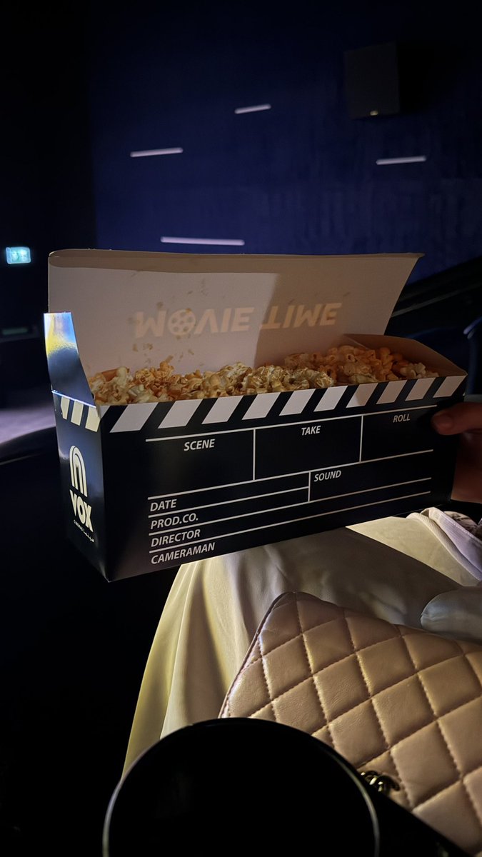 _yyyqp's tweet photo. Cinema date 📽️🍿🍾 https://t.co/mXej7lziHk