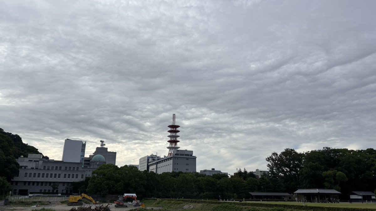 Kusao_55's tweet photo. 今日の雲めっちゃ不気味なんだけど https://t.co/TlUPm6n5QZ
