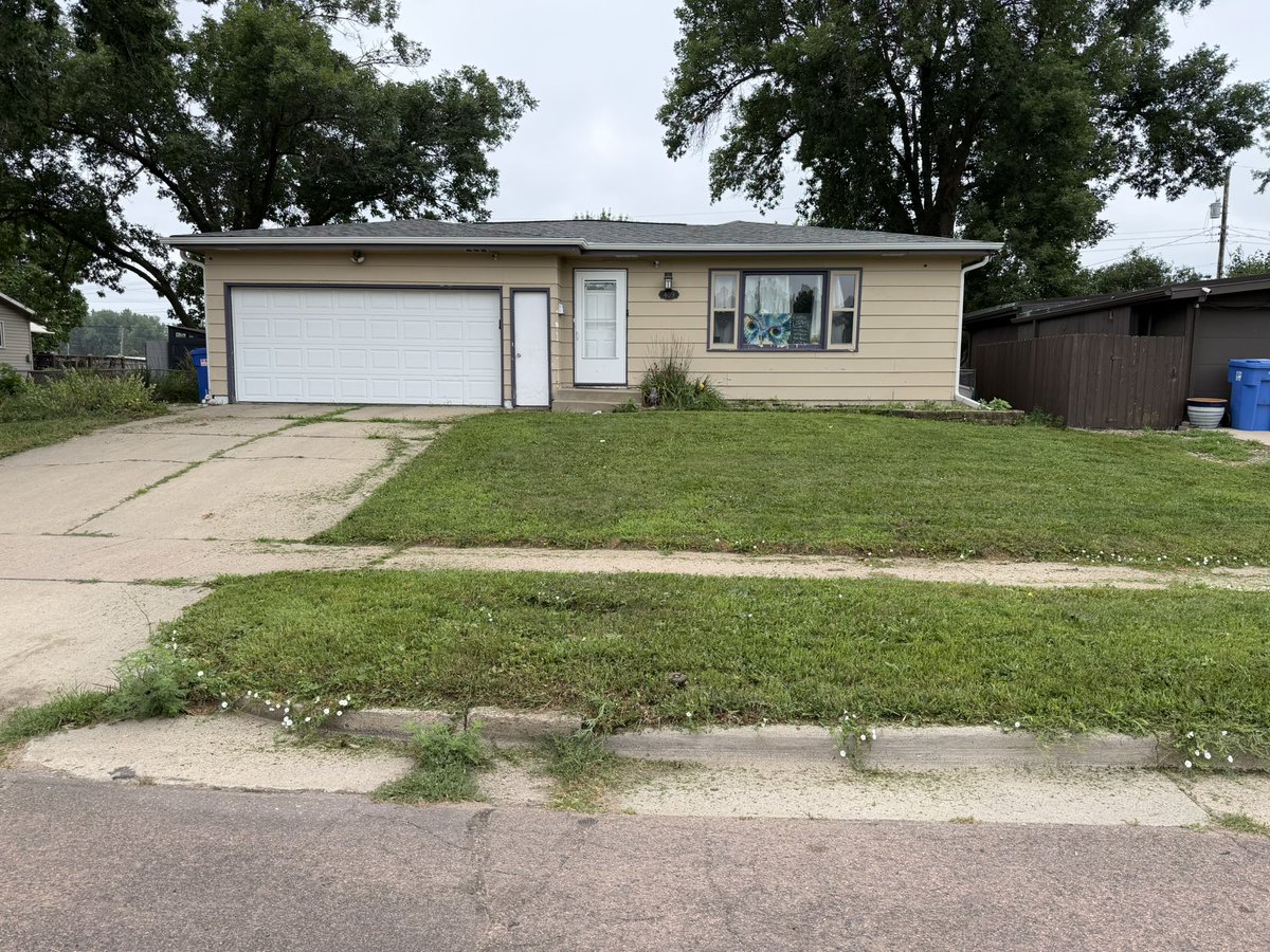 iamrodneysmith's tweet photo. Zalen &amp; Liam (1/2 missing) of Sioux Falls, South Dakota who are taking part in our 50 yard challenge , mowed another lawn . https://t.co/XSwpOFkQco